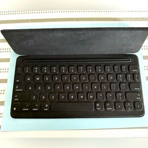 Apple Smart iPad Keyboard iPad Pro 10.5-inch, Open Box